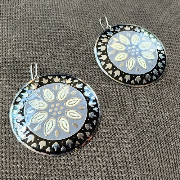 Francesca's Collections Jewelry - Francesca's Collections Black/Cream/Silver Painted Disc Drop Dangle Earrings